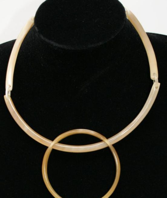 Stephissimo Pale Horn Geometric Collar - close up
