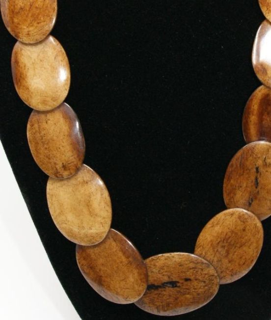 Bobo Blue Flat Disc Necklace in camel bone - clsoe up