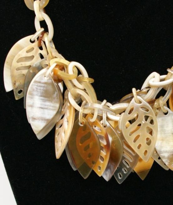 Spanish & Sisters Carved Leaves necklace in pale oxhorn - Close Up