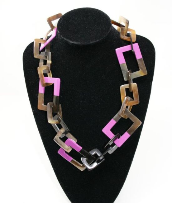 Indochineur Oxhorn Rectangular link necklace with lilac lacquer