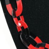 Stephissimo Oxhorn oval link necklace with Red lacquer - Close up