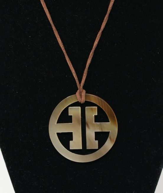Buffalo horn H Pendant close up